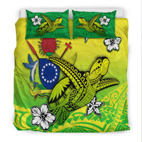 Yellow-green bedding set featuring turtle artwork and two green pillowcases