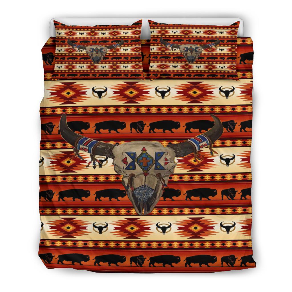 Bedding set front view: bison head centerpiece, multicolor buffalo rows and diamond motifs