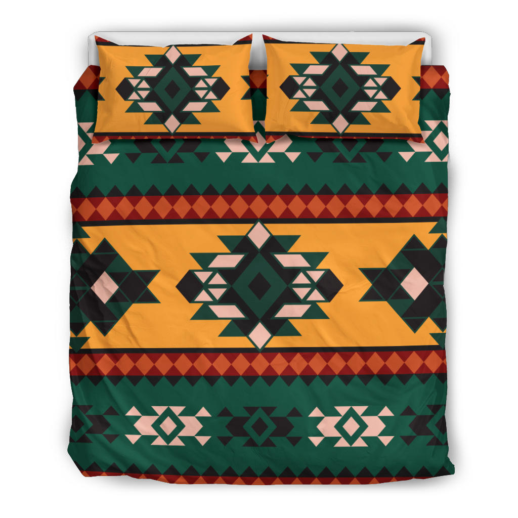 Geometric bedding set view: patterned comforter with two square pillowcases