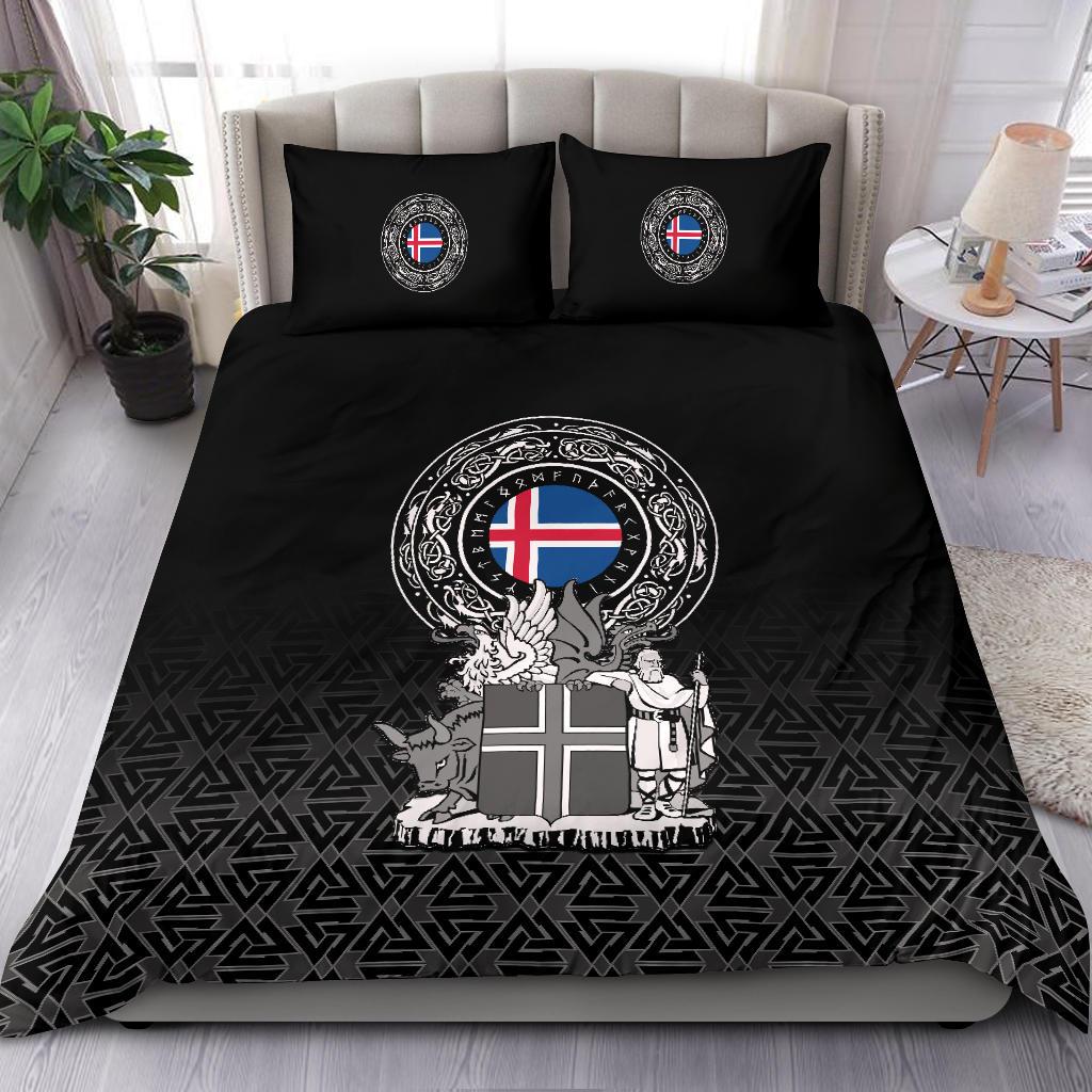 Black duvet with circular Iceland coat of arms emblem and two black pillow shams