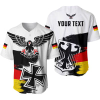 Baseball-Jersey Weiß mit Adlerprint, Deutschland-Flagge und schwarzem Kreuz (grunge)