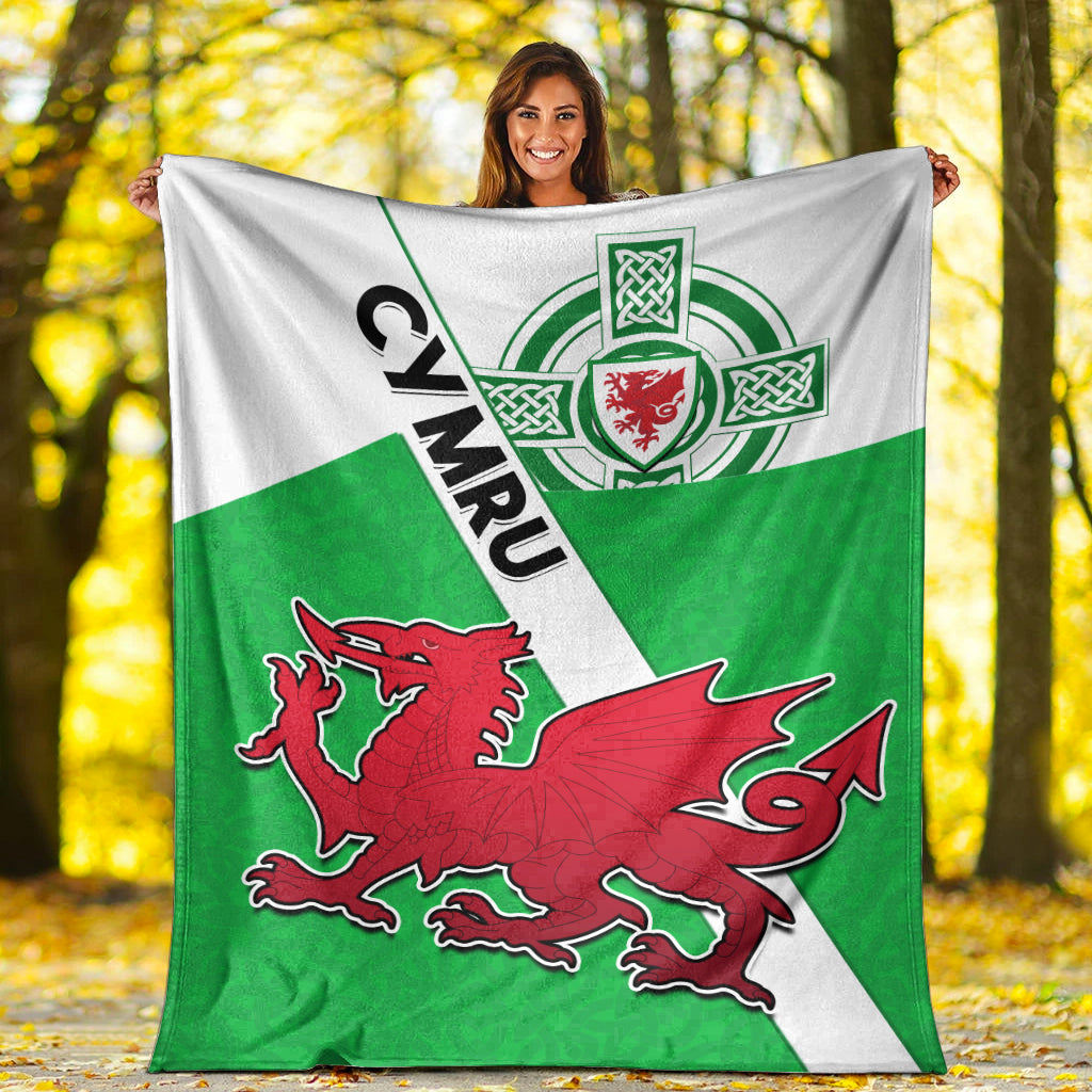 wales-football-premium-blanket-come-on-welsh-dragons-with-celtic-knot-pattern