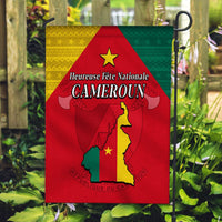 Garden flag Cameroun Independence design: red, green, yellow map with gold star