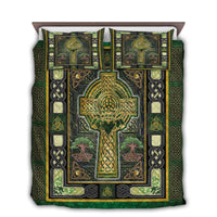 Quilt bed set with Celtic cross and love tree motif, green and gold