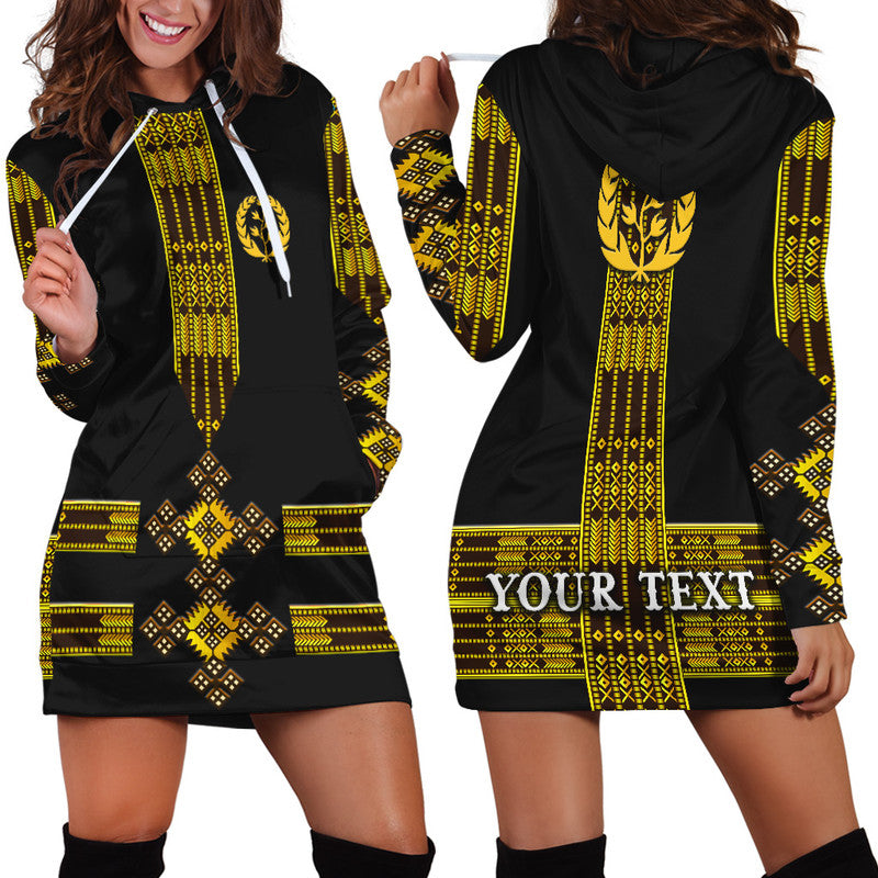 Schwarzes Hoodie-Kleid mit gelbem Tribal-Muster, Kapuze und Kordel; YOUR TEXT