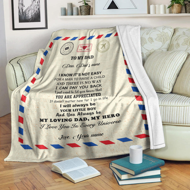 (Personalizada) Manta beige para papá con borde rojo y azul y texto “To my dad”