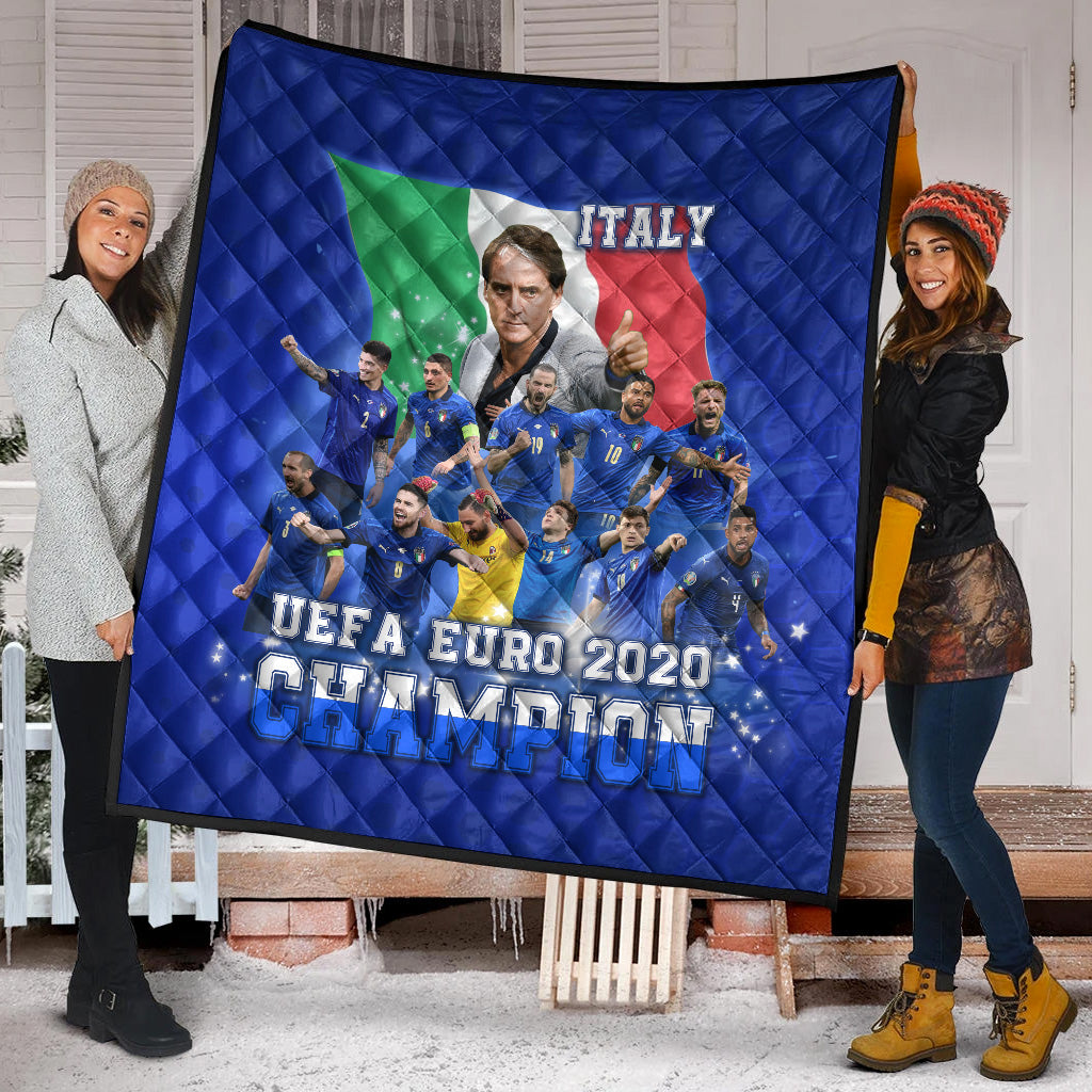 Blue quilt blanket with Italy flag and players, 'EURO 2020 CHAMPION' lettering