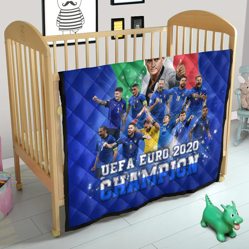 Blue quilt blanket with Italy flag, players, and 'EURO 2020 CHAMPION' text