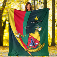 Cameroon Premium Blanket: großflächiges Flaggen-Map-Design mit CAMEROUN-Schrift