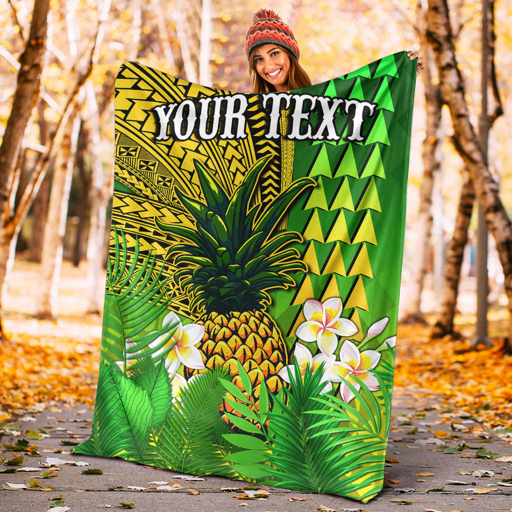 Grüne Premium-Decke mit Ananas- und Plumeria-Blumen, Tribal-Muster und „YOUR TEXT“