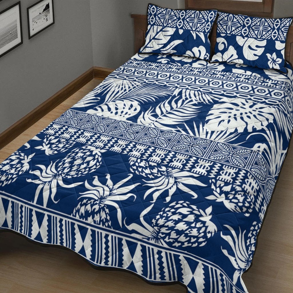 Blue and white tropical leaf quilt bed set with two matching patterned pillow covers