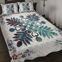 Shell white quilt bed set with blue-green hibiscus plant floral, two matching pillows