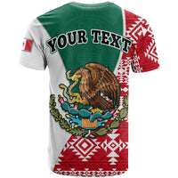 Camiseta con águila y texto YOUR TEXT en verde/blanco, parte trasera con azteca rojo.