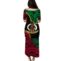 Long black dress with green and red geometric print, wide neckline, 3/4 sleeves