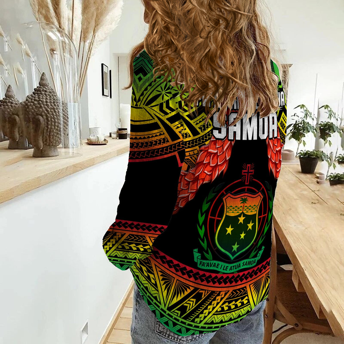 Women’s casual rugby shirt, black with green-yellow tribal pattern and Samoa crest on back