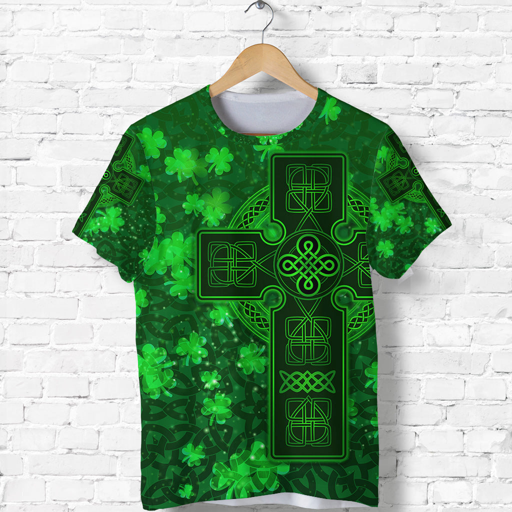 Green Celtic cross and shamrock graphic T-shirt, short sleeves, crew neck