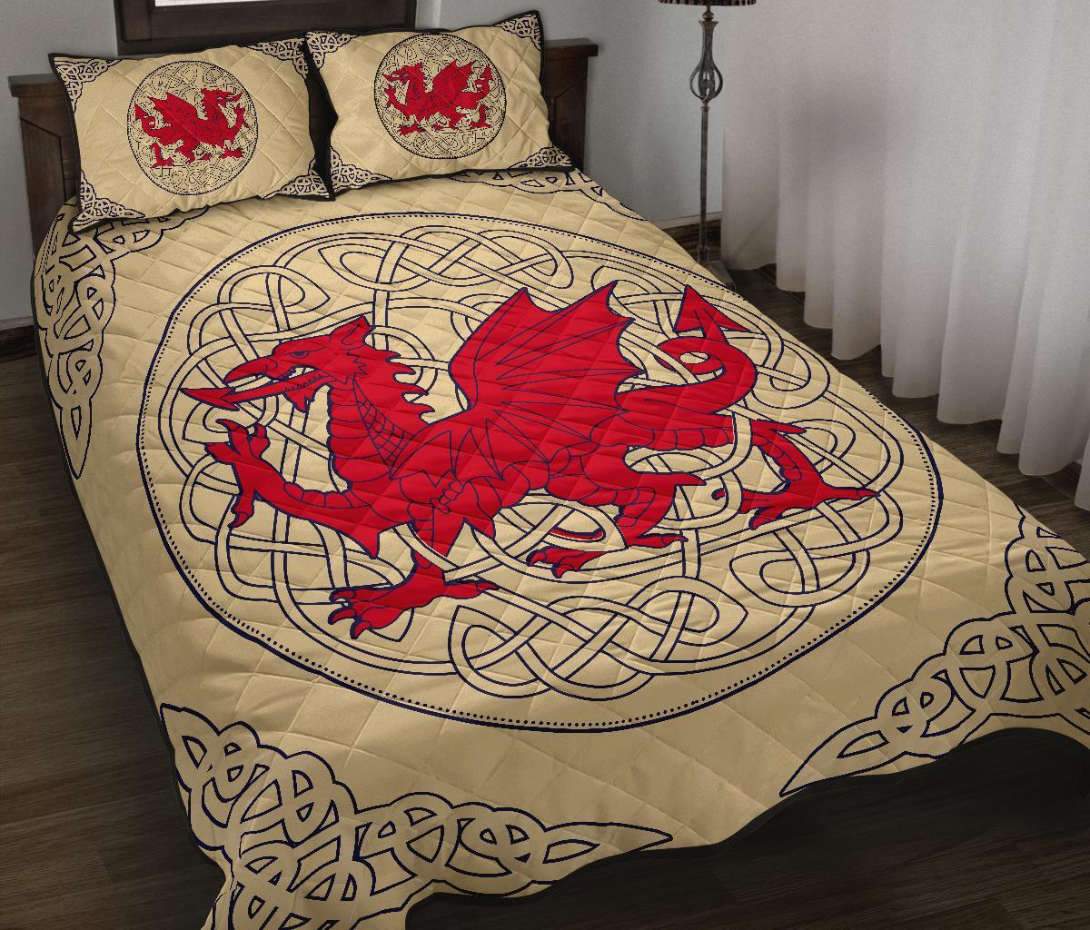 Beige quilt with red Welsh dragon over Celtic knot oval; matching pillow covers