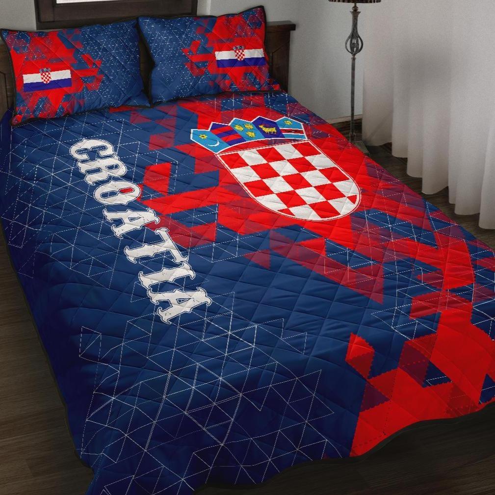 Blue Croatia quilt bed set with red/white checkered shield and flag motifs on comforter