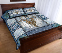 Quilt bed set with large owl dreamcatcher medallion on light blue quilt; teal geometric corners