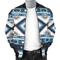 Bomberjacke mit blau-weißem Aztekenmuster, schwarzer Stehkragen, sichtbarer Reißverschluss
