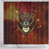 Duschvorhang gerade Ansicht: Wolfskopf, Tribal-Details und Schrift „THE WOLF“