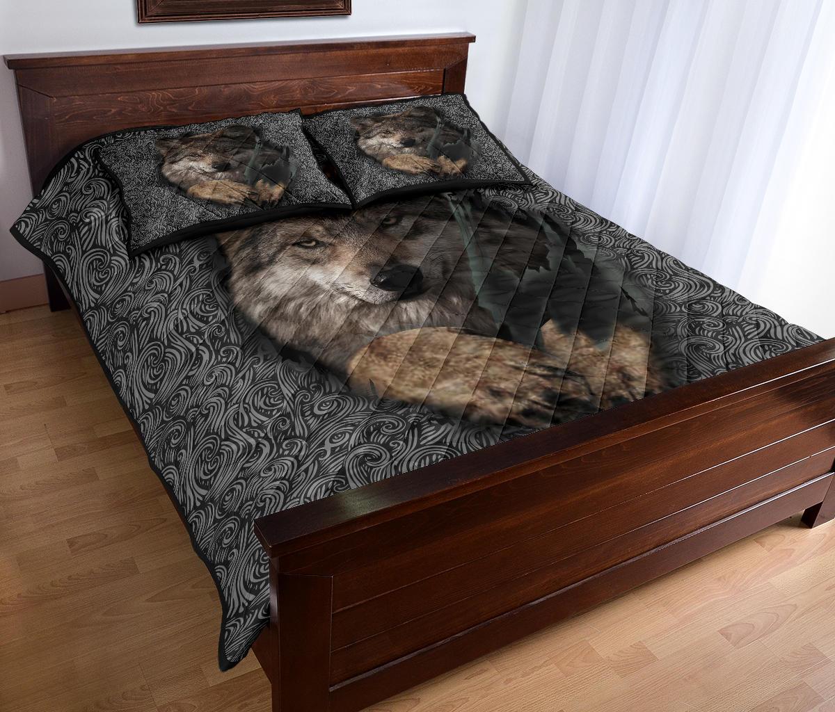 Wolf quilt bed set with stitched diamond quilting and swirl fabric, two pillow shams