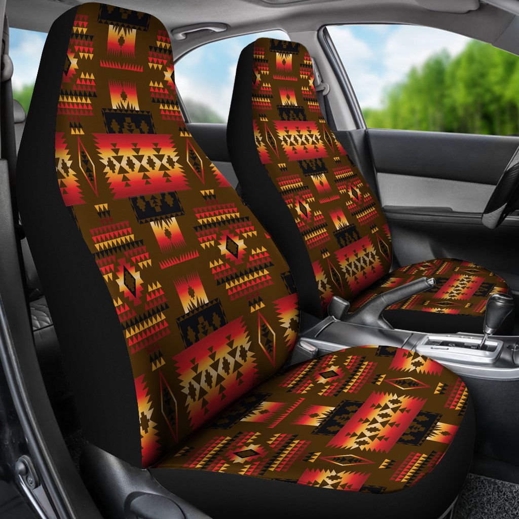 Zwei LT10 Sitzbezüge mit Tribal-Design in Rot-Braun und Schwarz, über Kopfstützen