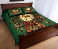 Horse dreamcatcher quilt and pillow set in deep green with multicolor feather design