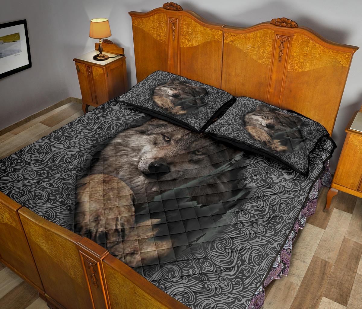 Wolf quilt cover with swirling print, two gray pillow shams, and black diamond quilting