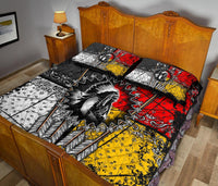 Quiltdecke und Kissen im Tribal-Look, Farbstreifen in Rot, Gelb und Schwarz