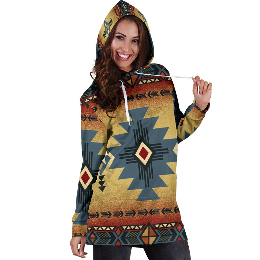 Hoodie-Kleid mit Kapuze und großen Dreiecks- und Streifenmotiven