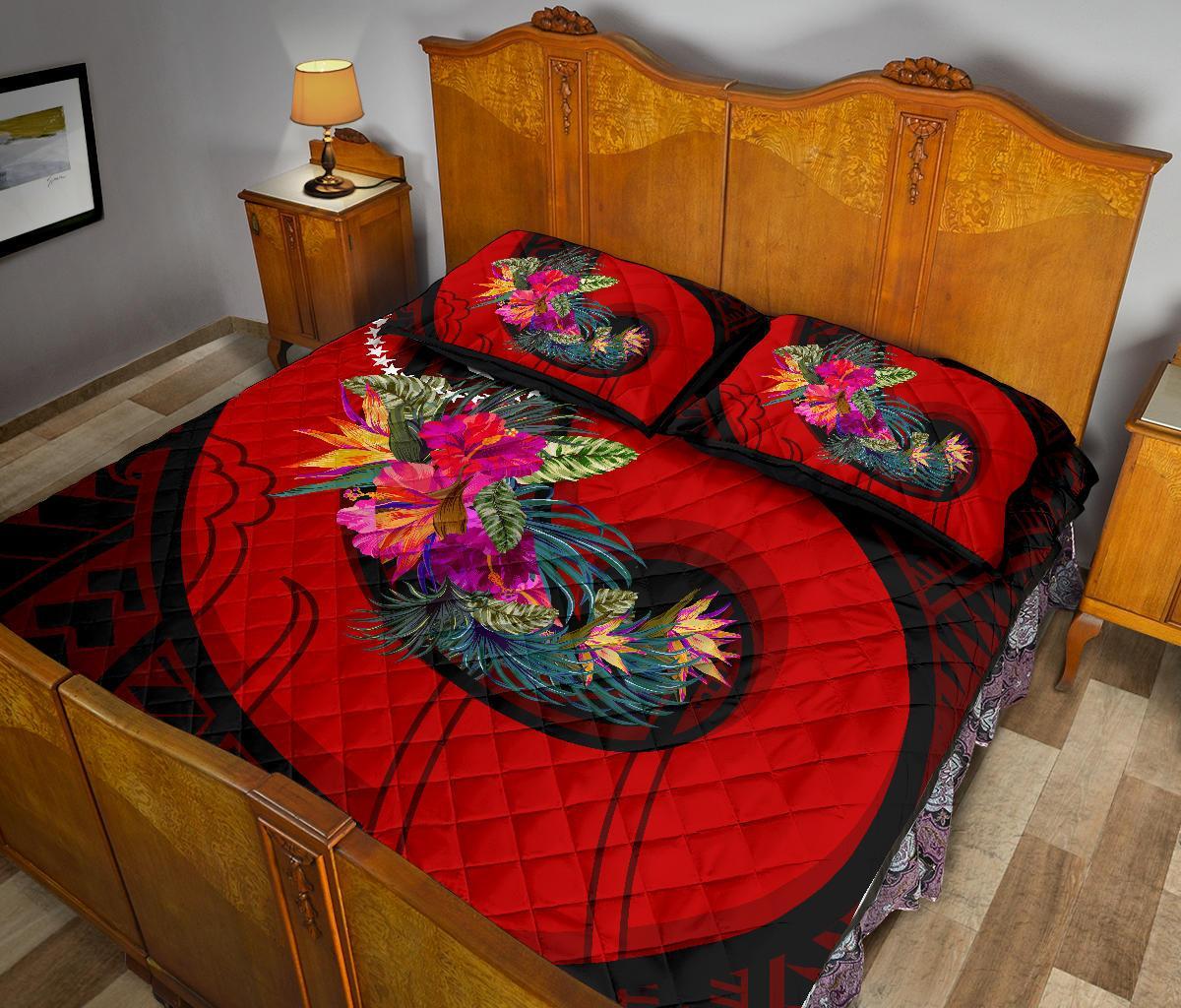 Red quilt bed set featuring tropical hibiscus floral Polynesian hook design with 2 pillows