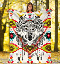 Wolf face arrow dreamcatcher blanket, full design with green yellow red geometric pattern