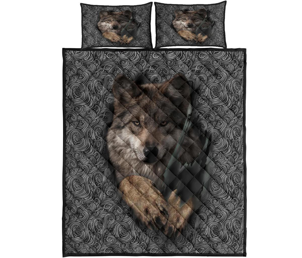 Front view: wolf quilt cover with gray swirl background and two gray wolf pillow shams