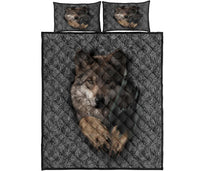 Front view: wolf quilt cover with gray swirl background and two gray wolf pillow shams