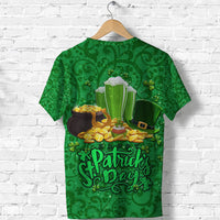 Green tee with “Happy Patrick’s Day” print, coins, leprechaun hat, and beer mugs
